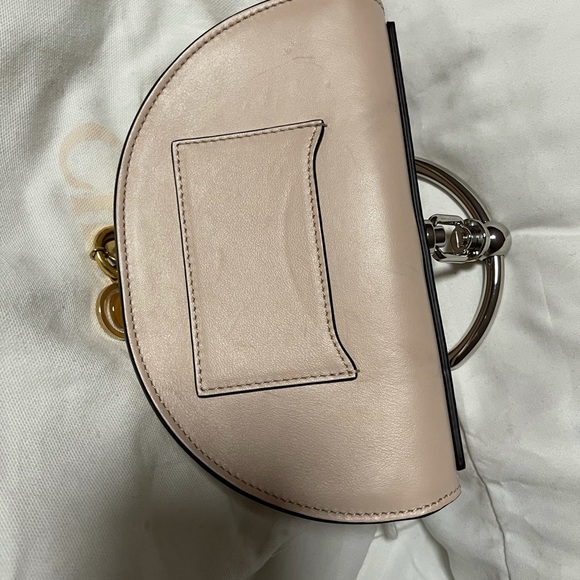 Chloe silver minaudière leather bracelet bag. - Picture 6 of 9